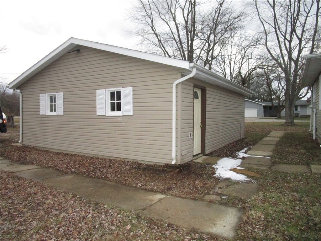 100 Dodson Road Pana, IL 62557 - Photo 4 of 16