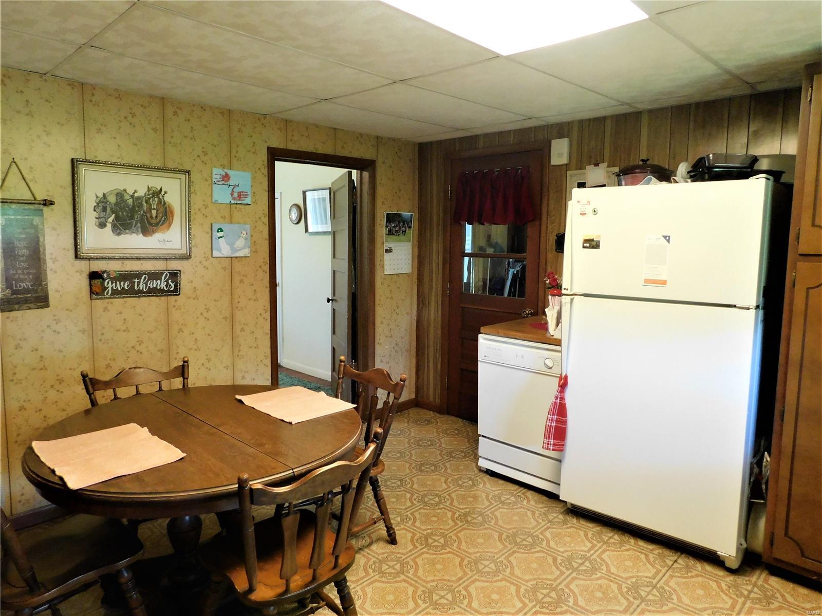 1850 Pershing Road West Frankfort, IL 62896 - Photo 11 of 28 Gallery Image 11