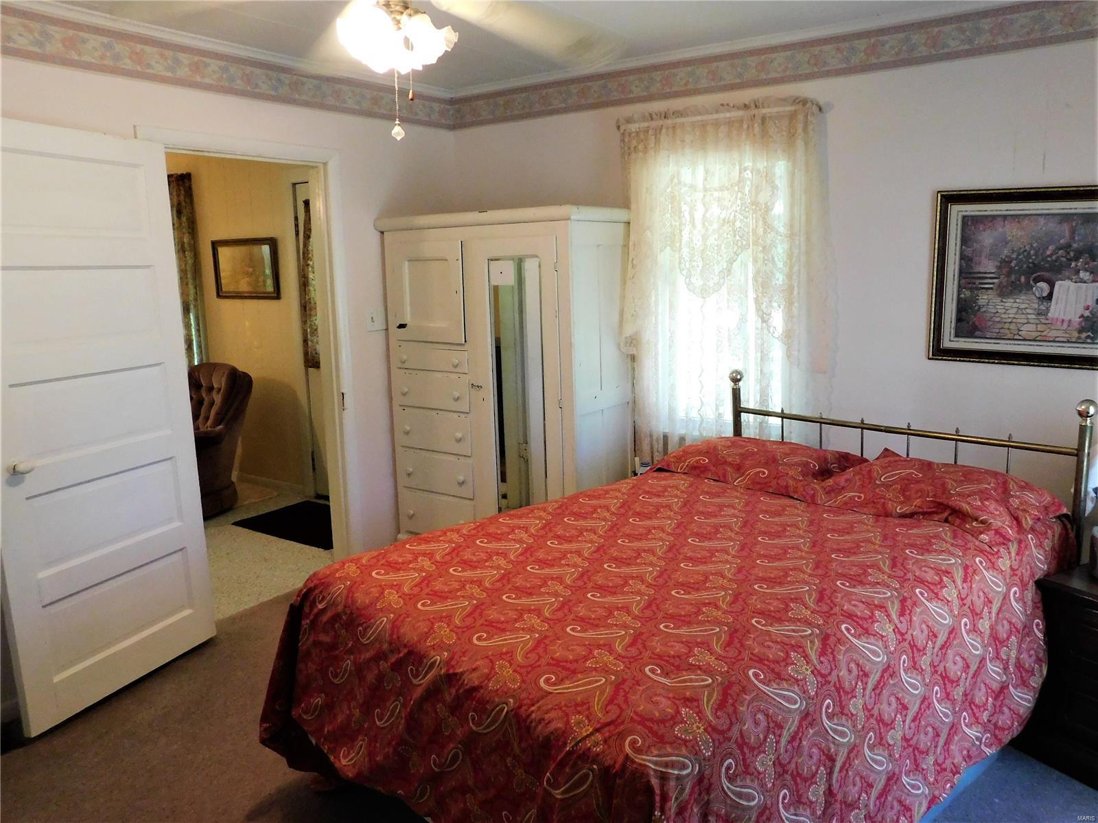 1850 Pershing Road West Frankfort, IL 62896 - Photo 13 of 28 Gallery Image 13