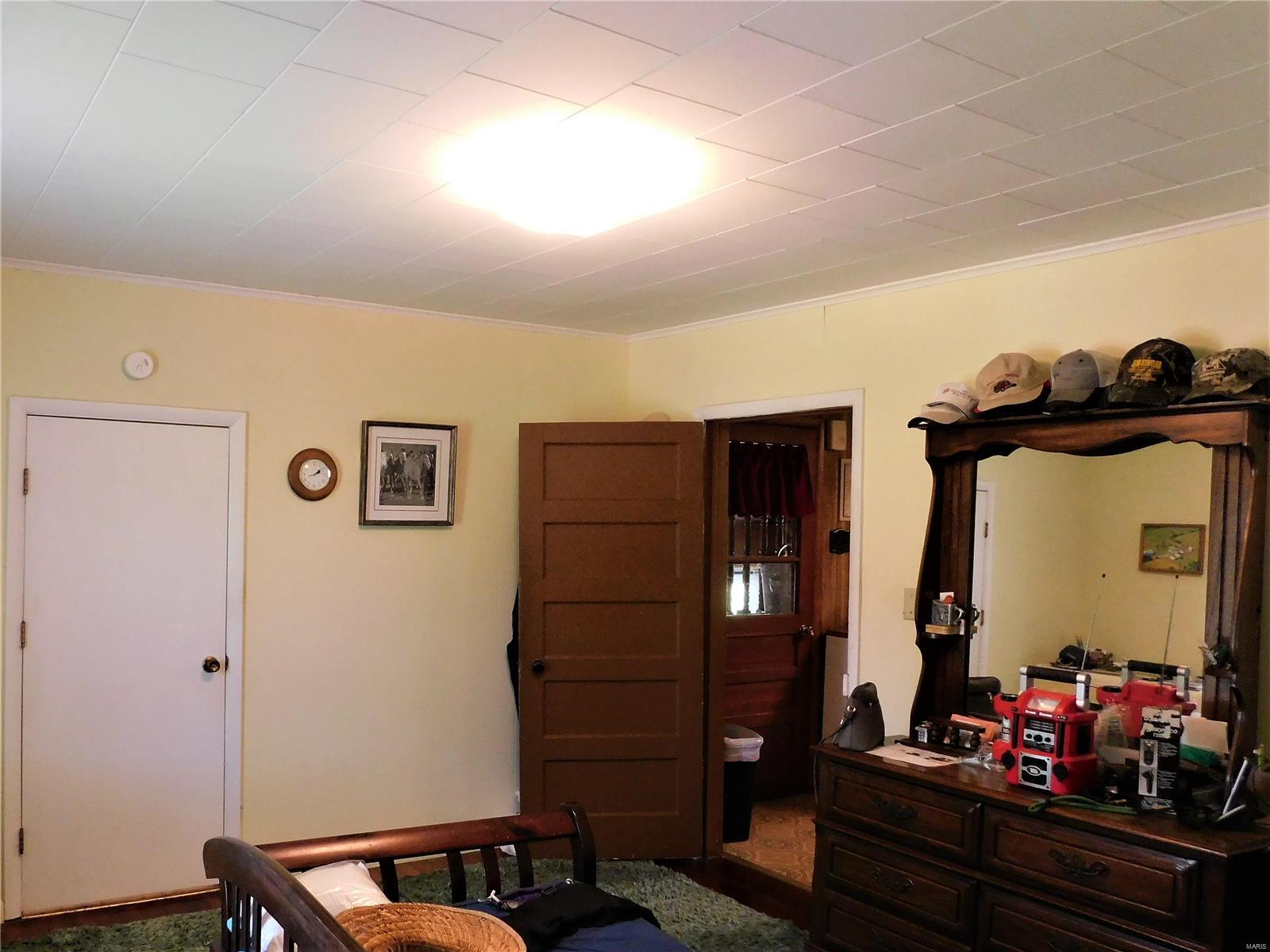 1850 Pershing Road West Frankfort, IL 62896 - Photo 15 of 28 Gallery Image 15