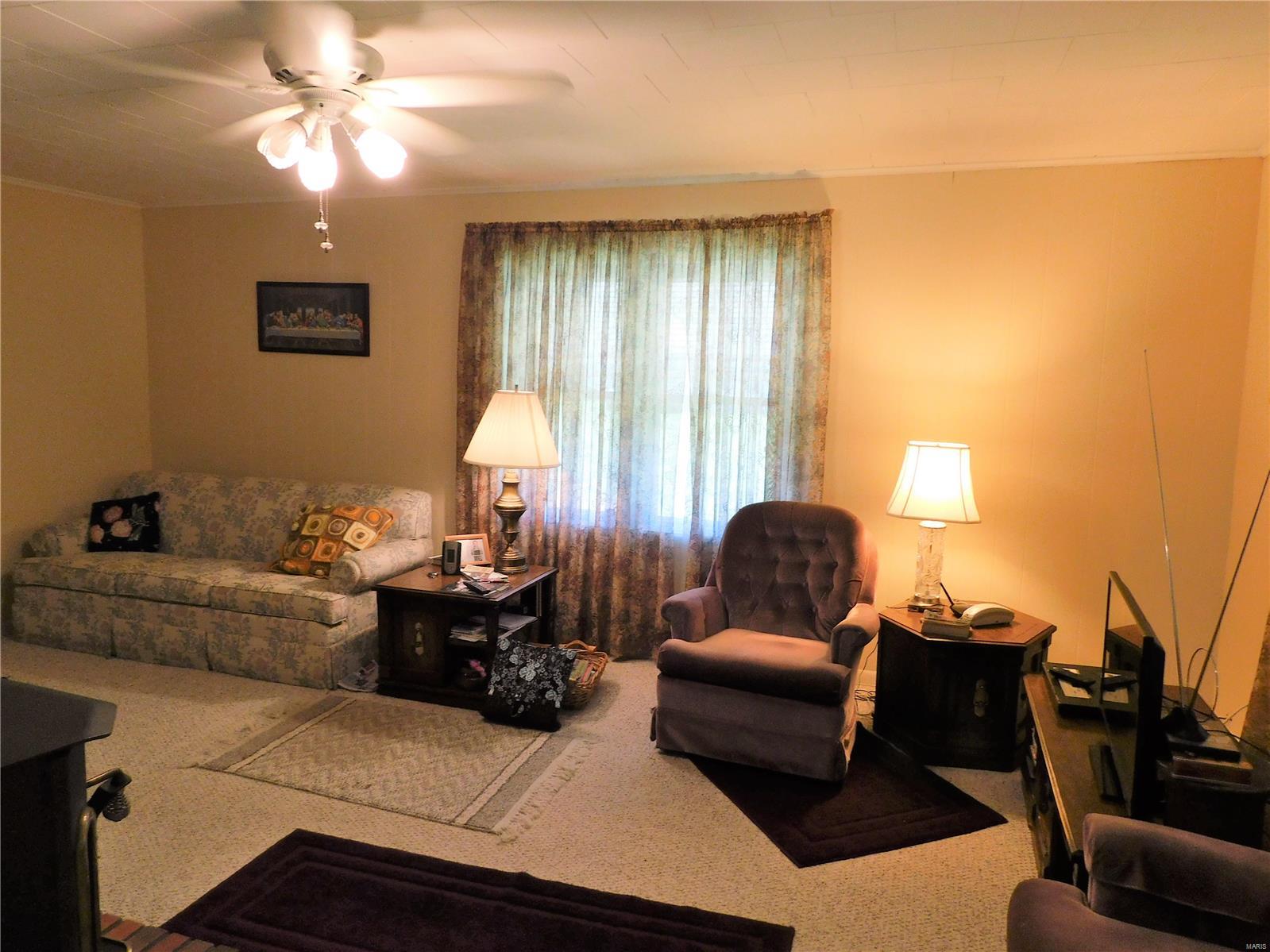 1850 Pershing Road West Frankfort, IL 62896 - Photo 5 of 28 Gallery Image 5