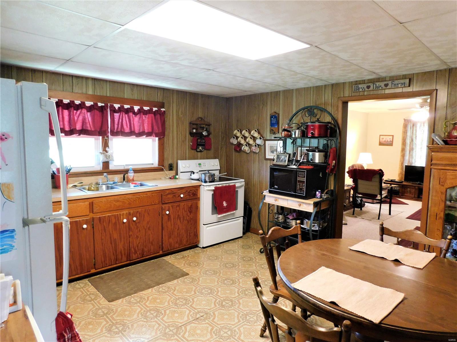 1850 Pershing Road West Frankfort, IL 62896 - Photo 7 of 28 Gallery Image 7