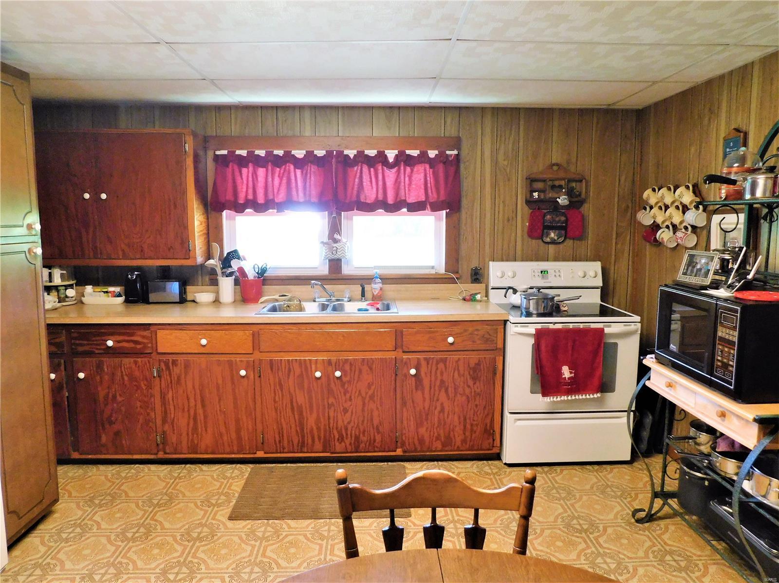 1850 Pershing Road West Frankfort, IL 62896 - Photo 8 of 28 Gallery Image 8