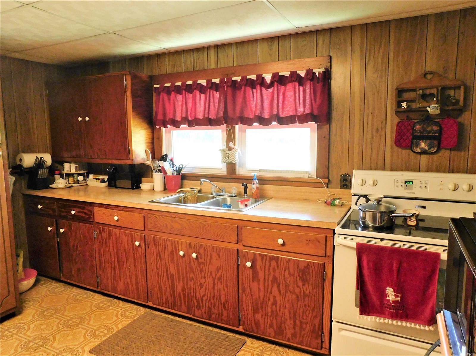 1850 Pershing Road West Frankfort, IL 62896 - Photo 9 of 28 Gallery Image 9