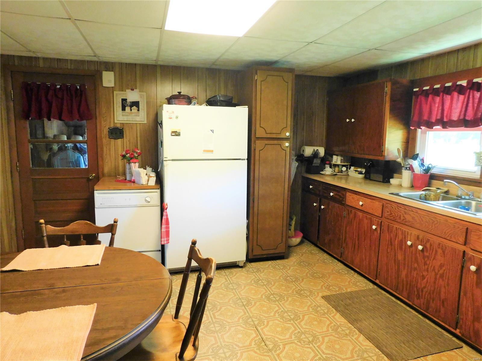 1850 Pershing Road West Frankfort, IL 62896 - Photo 10 of 28 Gallery Image 10