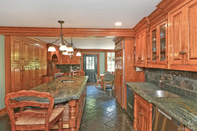 $2,795,000 | 4 Horse Hollow Road, Locust Valley, NY 11560