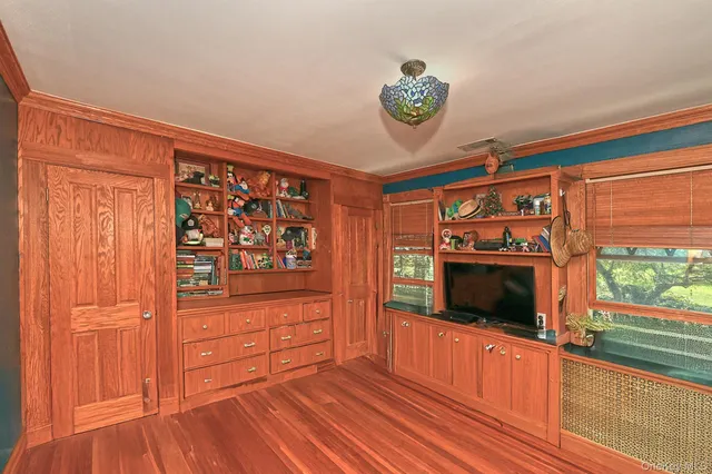 $2,795,000 | 4 Horse Hollow Road, Locust Valley, NY 11560