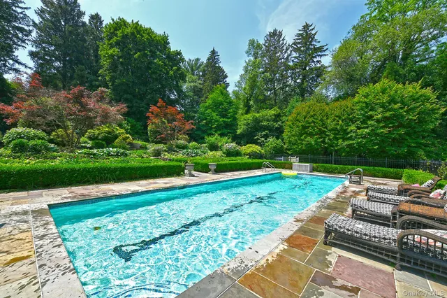 $2,795,000 | 4 Horse Hollow Road, Locust Valley, NY 11560