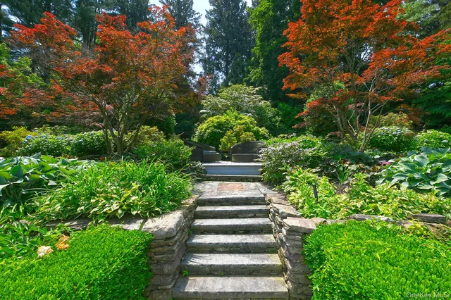 $2,795,000 | 4 Horse Hollow Road, Locust Valley, NY 11560