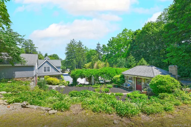 $2,795,000 | 4 Horse Hollow Road, Locust Valley, NY 11560