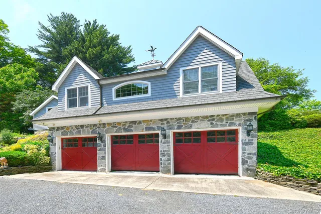 $2,795,000 | 4 Horse Hollow Road, Locust Valley, NY 11560