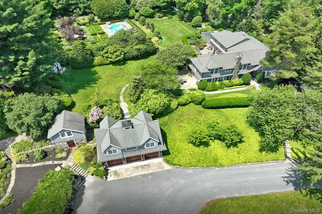 $2,795,000 | 4 Horse Hollow Road, Locust Valley, NY 11560