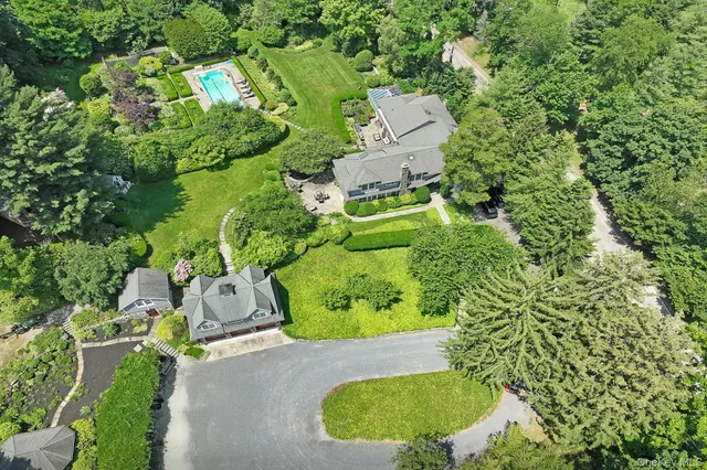 $2,795,000 | 4 Horse Hollow Road, Locust Valley, NY 11560
