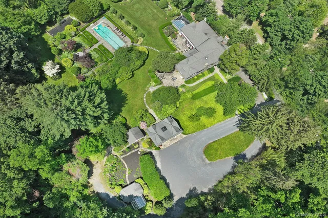 $2,795,000 | 4 Horse Hollow Road, Locust Valley, NY 11560