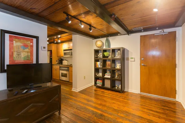 $1,695 | 50 Gayoso Avenue, Unit 306, Memphis, TN 38103