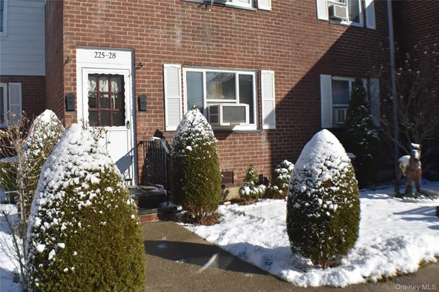 $265,000 | 225-28 88th Avenue, Unit 377LOWER LEVEL | Bellerose