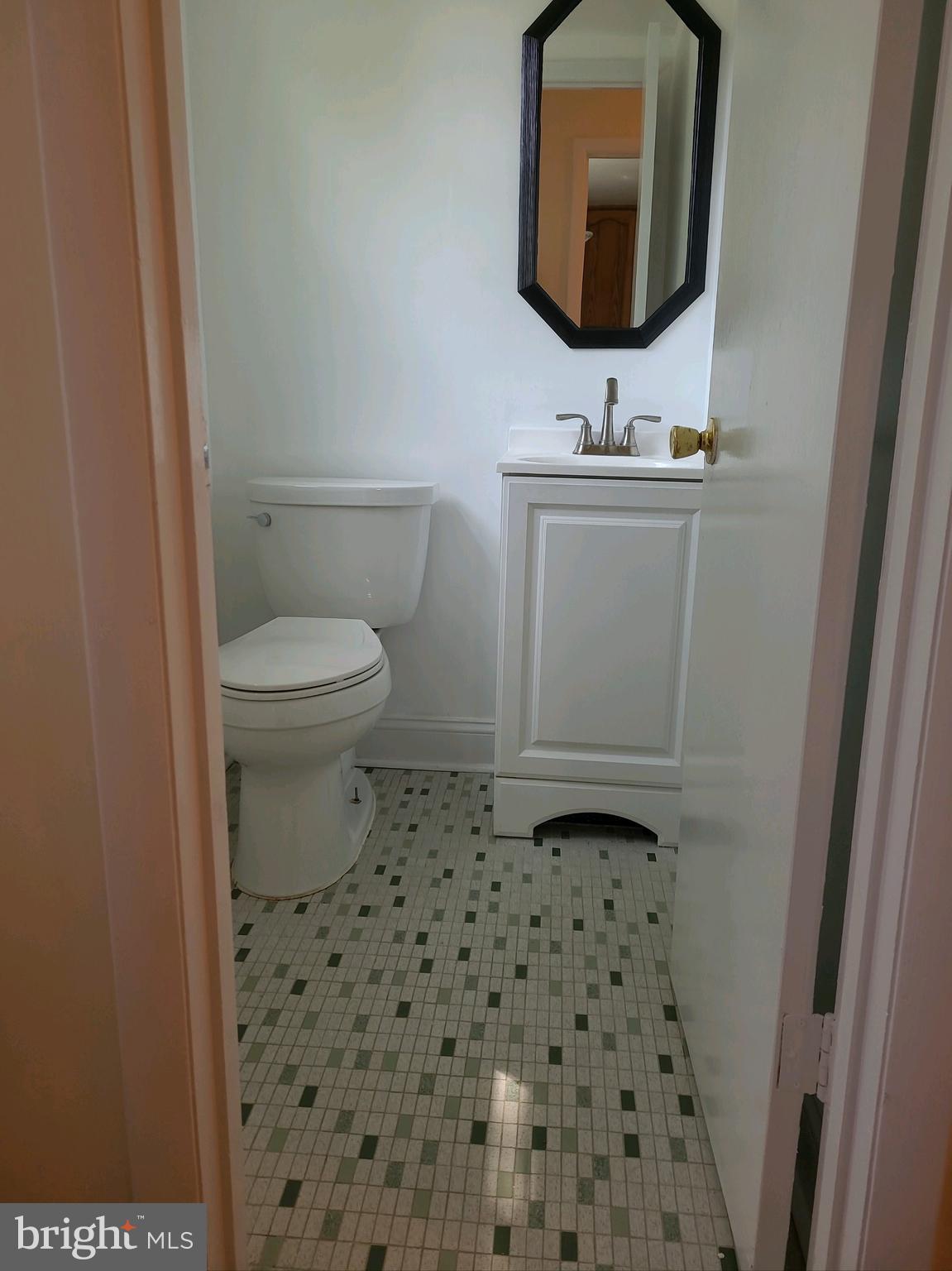 10205 Cardinal Road Fairfax, VA 22030 - Photo 14 of 35 Main Level Powder Room