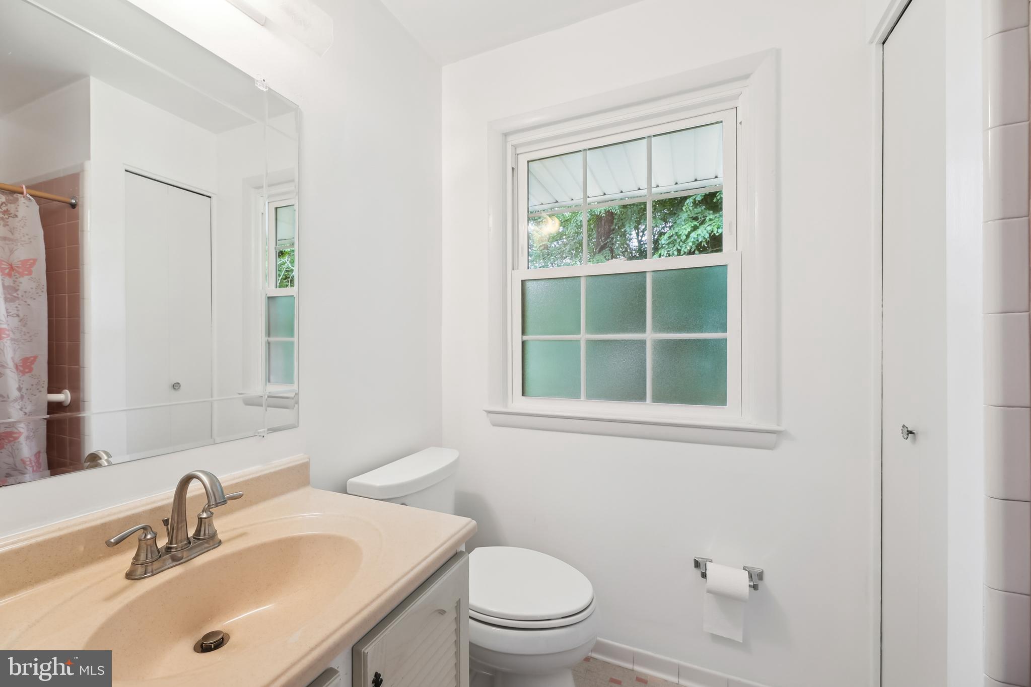 10205 Cardinal Road Fairfax, VA 22030 - Photo 20 of 35 Upper Level Primary Bath