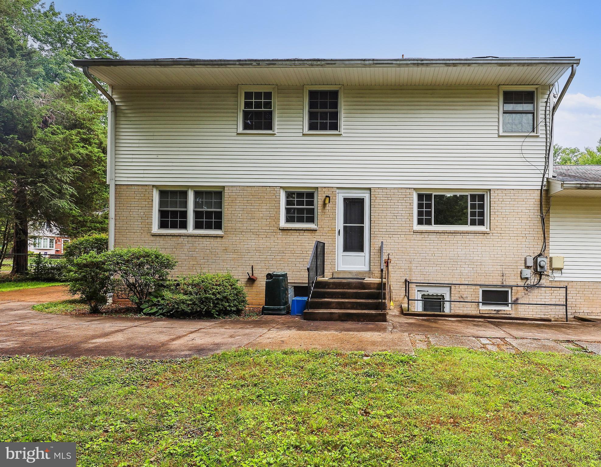 10205 Cardinal Road Fairfax, VA 22030 - Photo 29 of 35 Exterior View of Home Back