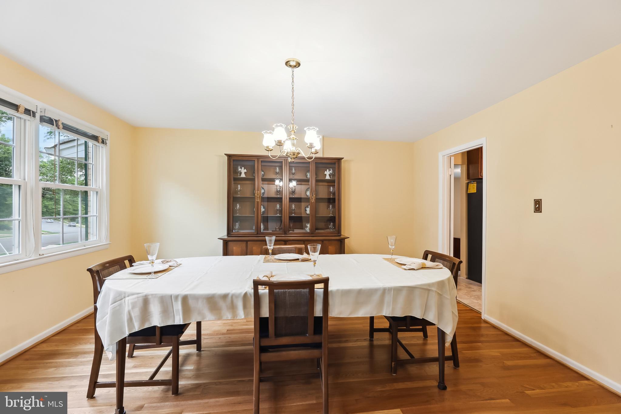 10205 Cardinal Road Fairfax, VA 22030 - Photo 4 of 35 Dining Room