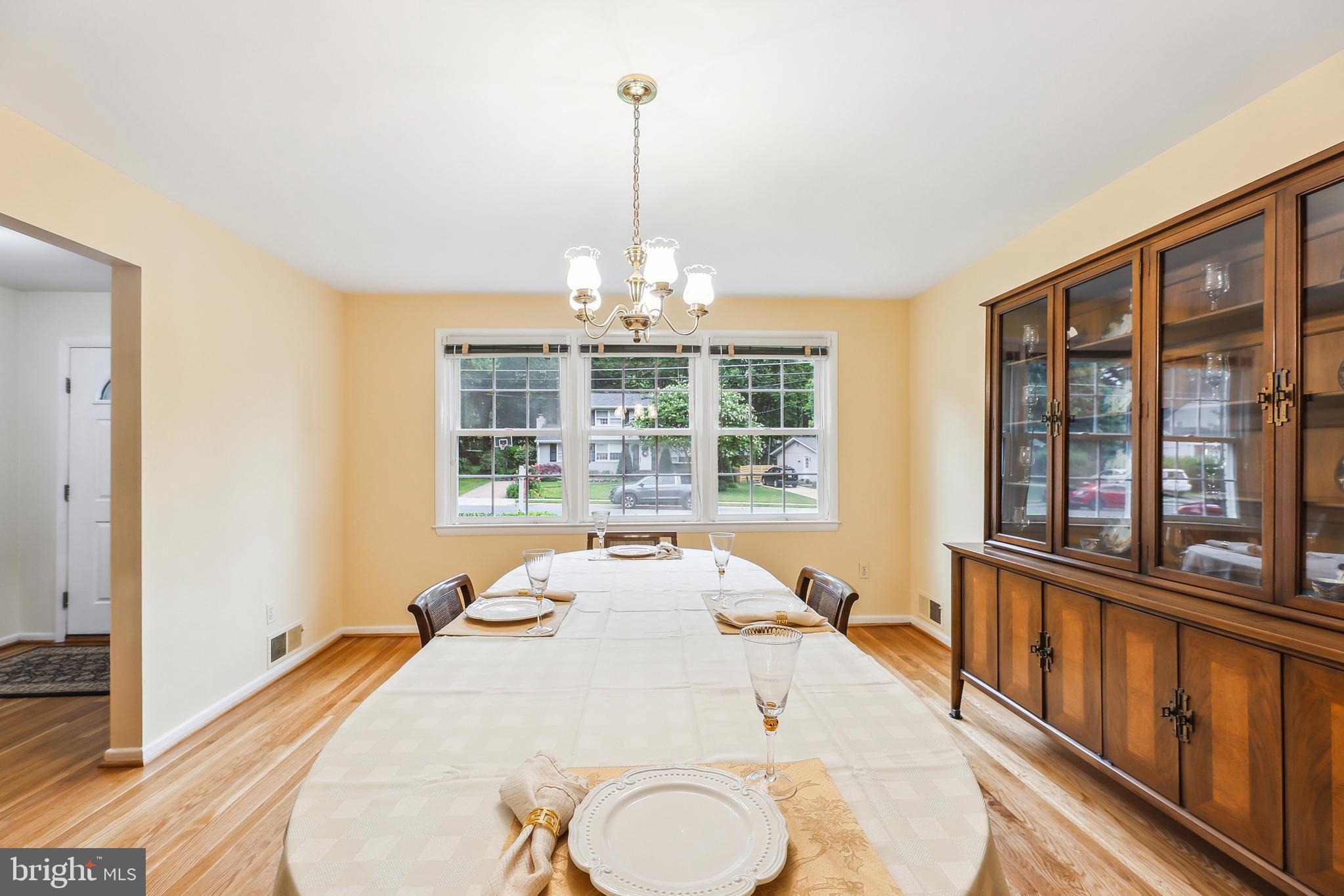10205 Cardinal Road Fairfax, VA 22030 - Photo 5 of 35 Dining Room