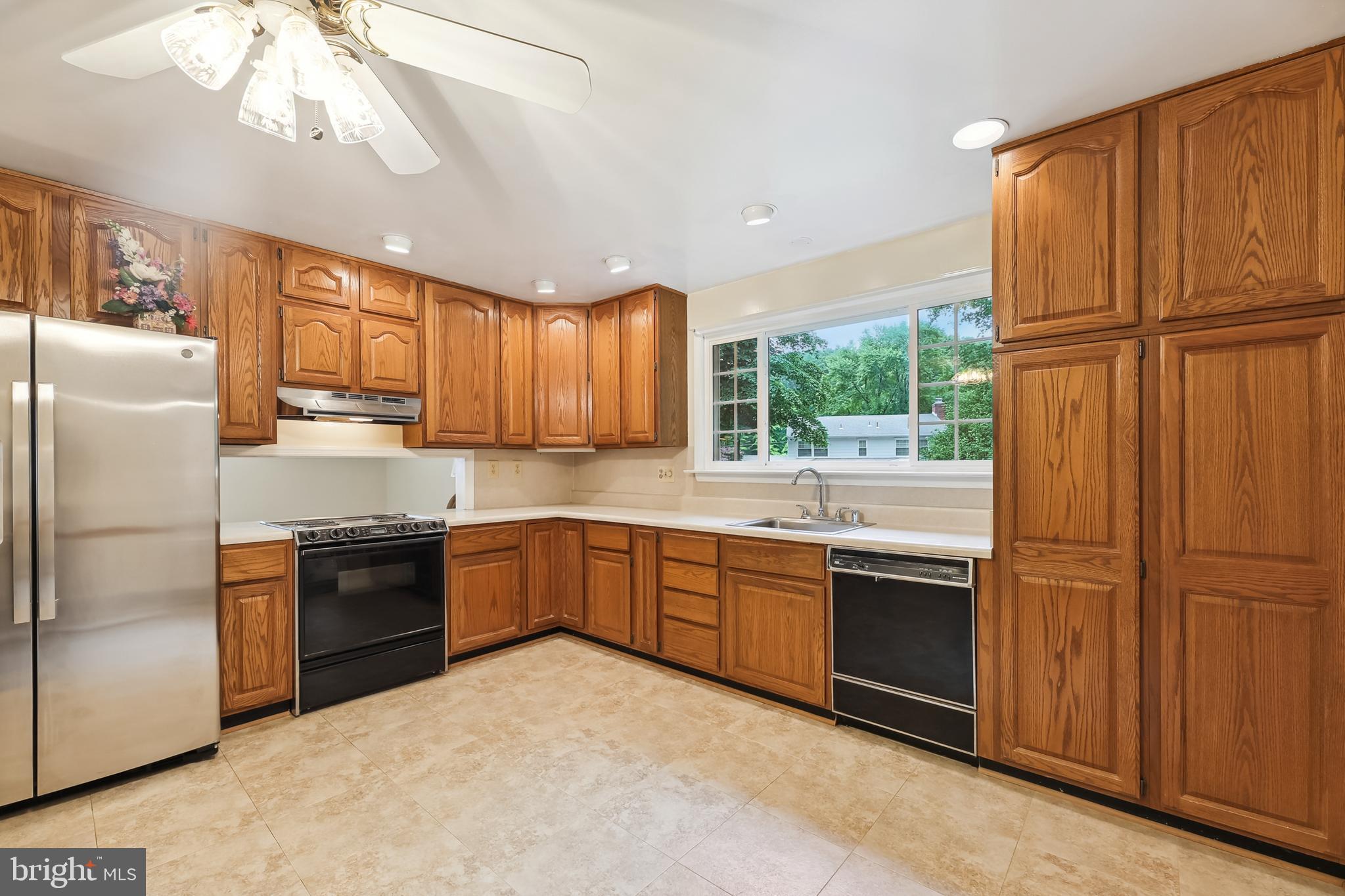 10205 Cardinal Road Fairfax, VA 22030 - Photo 6 of 35 Kitchen