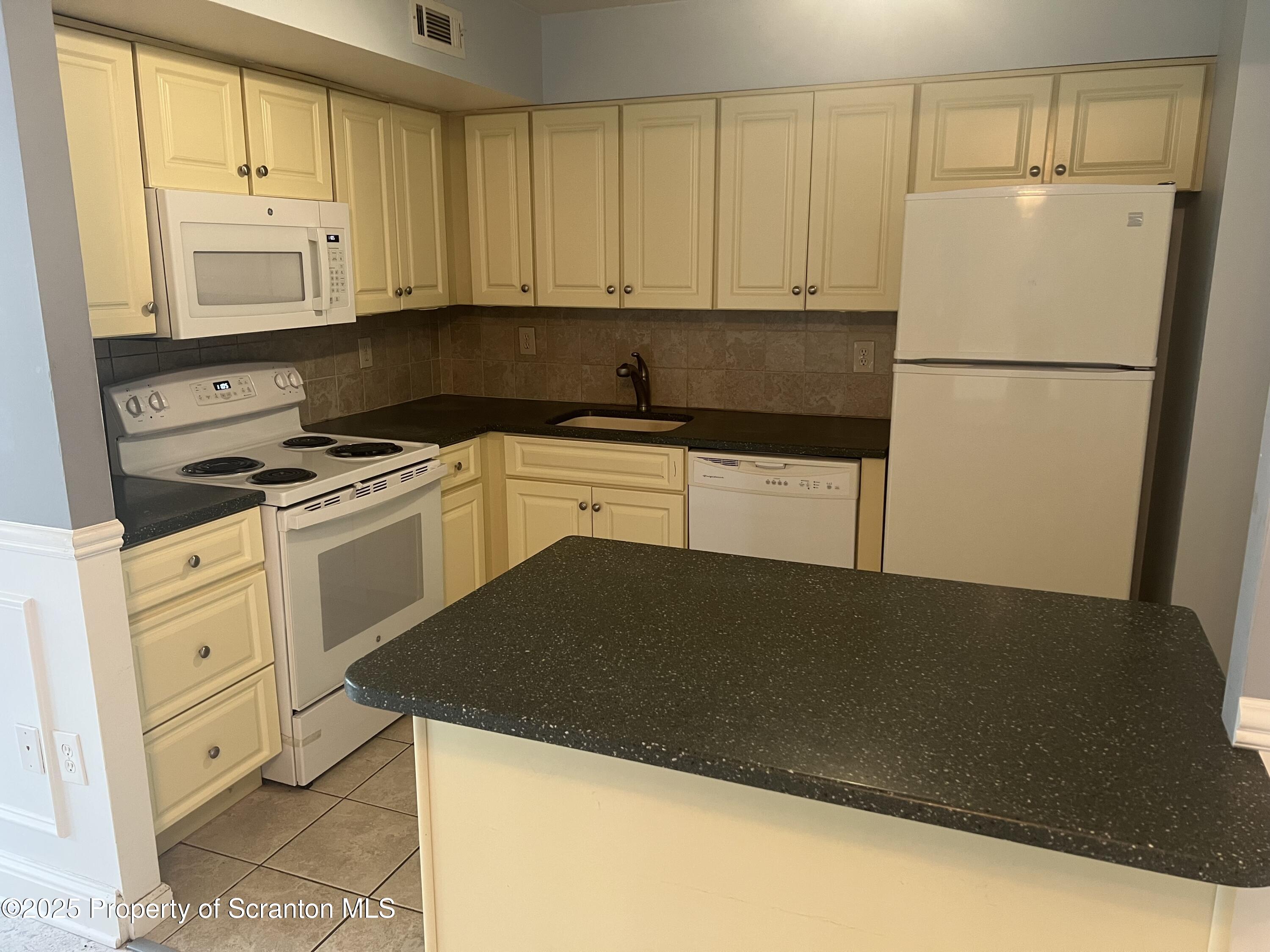 220 Linden Street, Unit 204 Scranton, PA 18503 - Photo 5 of 12 IMG_1630