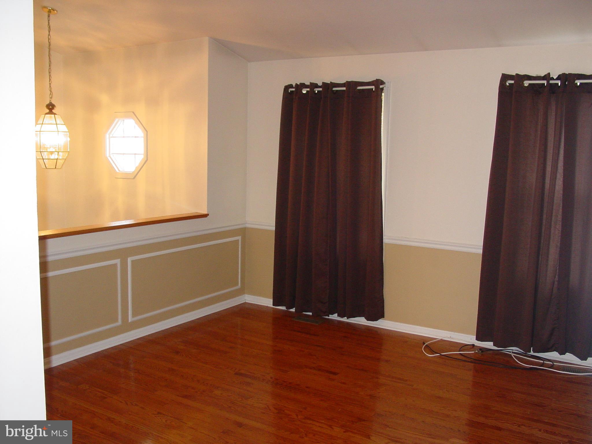 12911 Loyola Road Baltimore, MD 21220 - Photo 2 of 30 Living Room