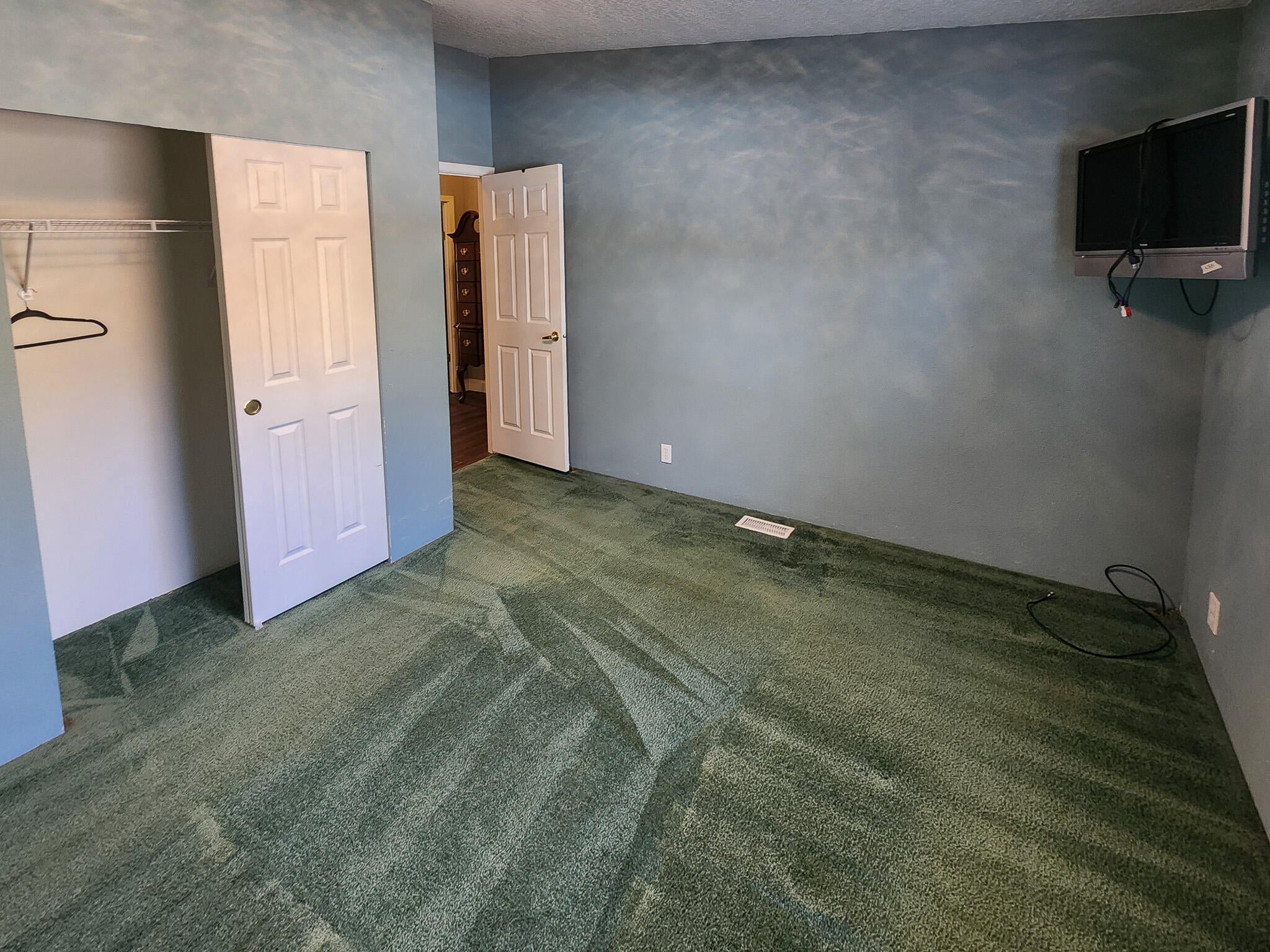 114 Lone Mountain Road O'Brien, OR 97523 - Photo 26 of 38 first bedroomn
