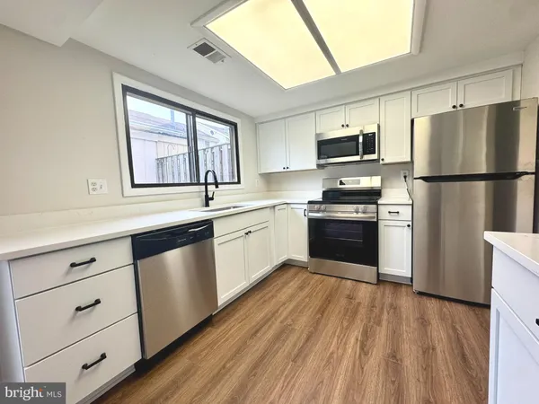 $2,400 | 13344 Feldman Place, Herndon, VA 20170