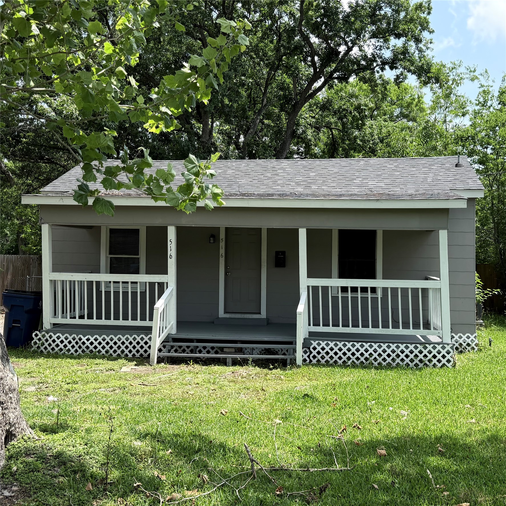 516 Hurst Place Angleton, TX 77515 - Photo 2 of 20