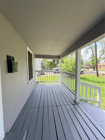$1,300 | 516 Hurst Place, Angleton, TX 77515