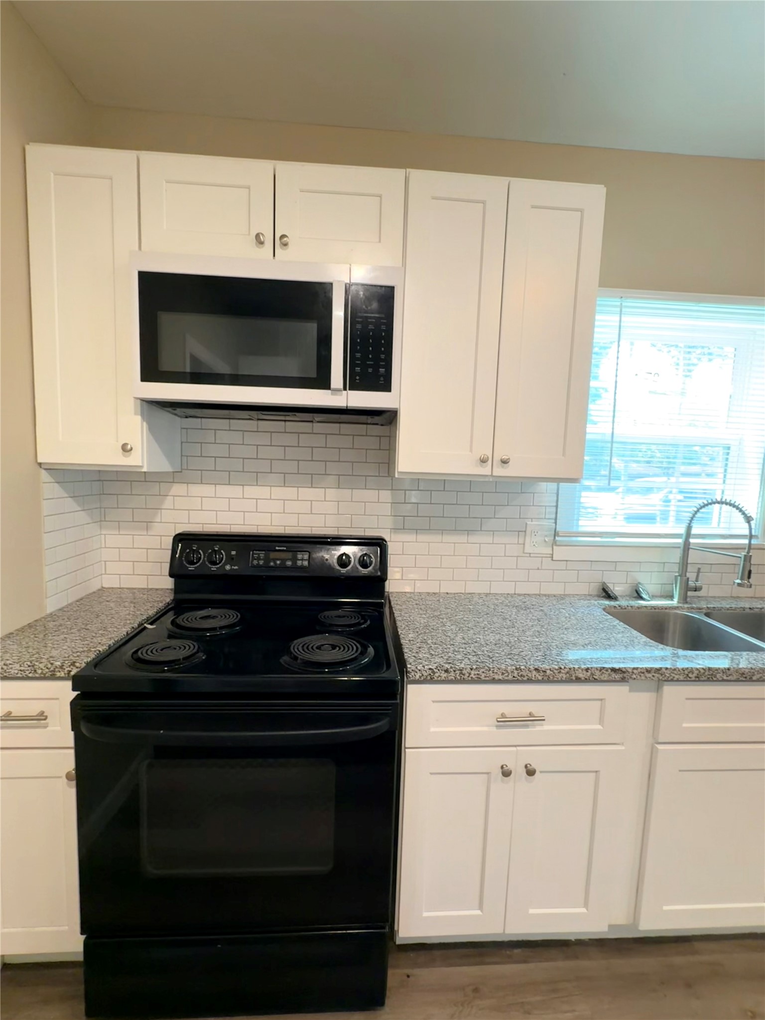 516 Hurst Place Angleton, TX 77515 - Photo 7 of 20