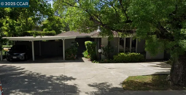 a view of house and outdoor space