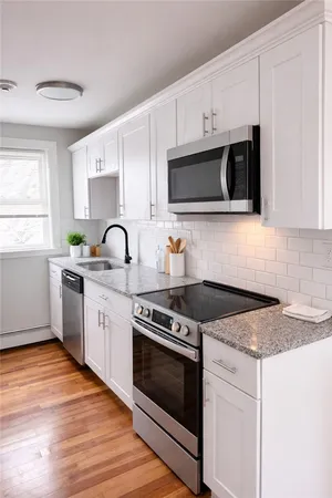 $2,550 | 308 State Street, Unit 2E, Bristol, RI 02809