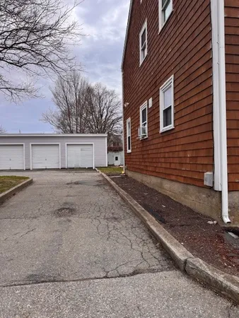 $2,550 | 308 State Street, Unit 2E, Bristol, RI 02809