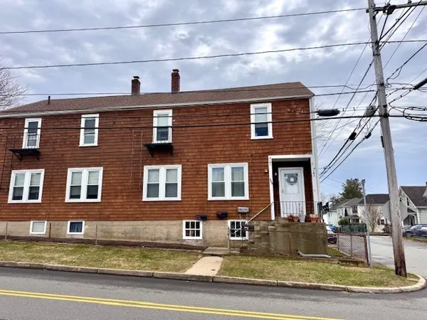 $2,550 | 308 State Street, Unit 2E, Bristol, RI 02809