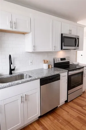 $2,550 | 308 State Street, Unit 2E, Bristol, RI 02809