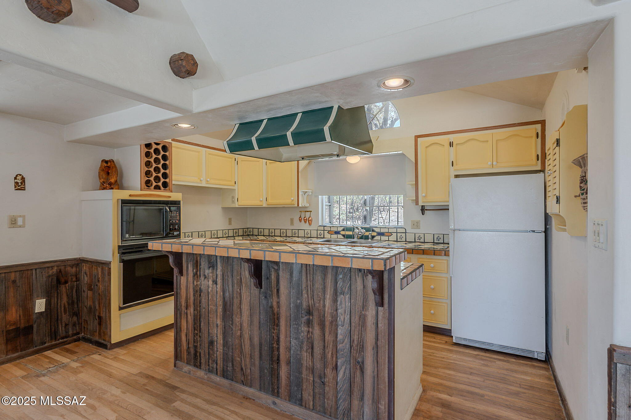 9865 North Willow Loop Tucson, AZ 85739 - Photo 13 of 50 Large Kitchen