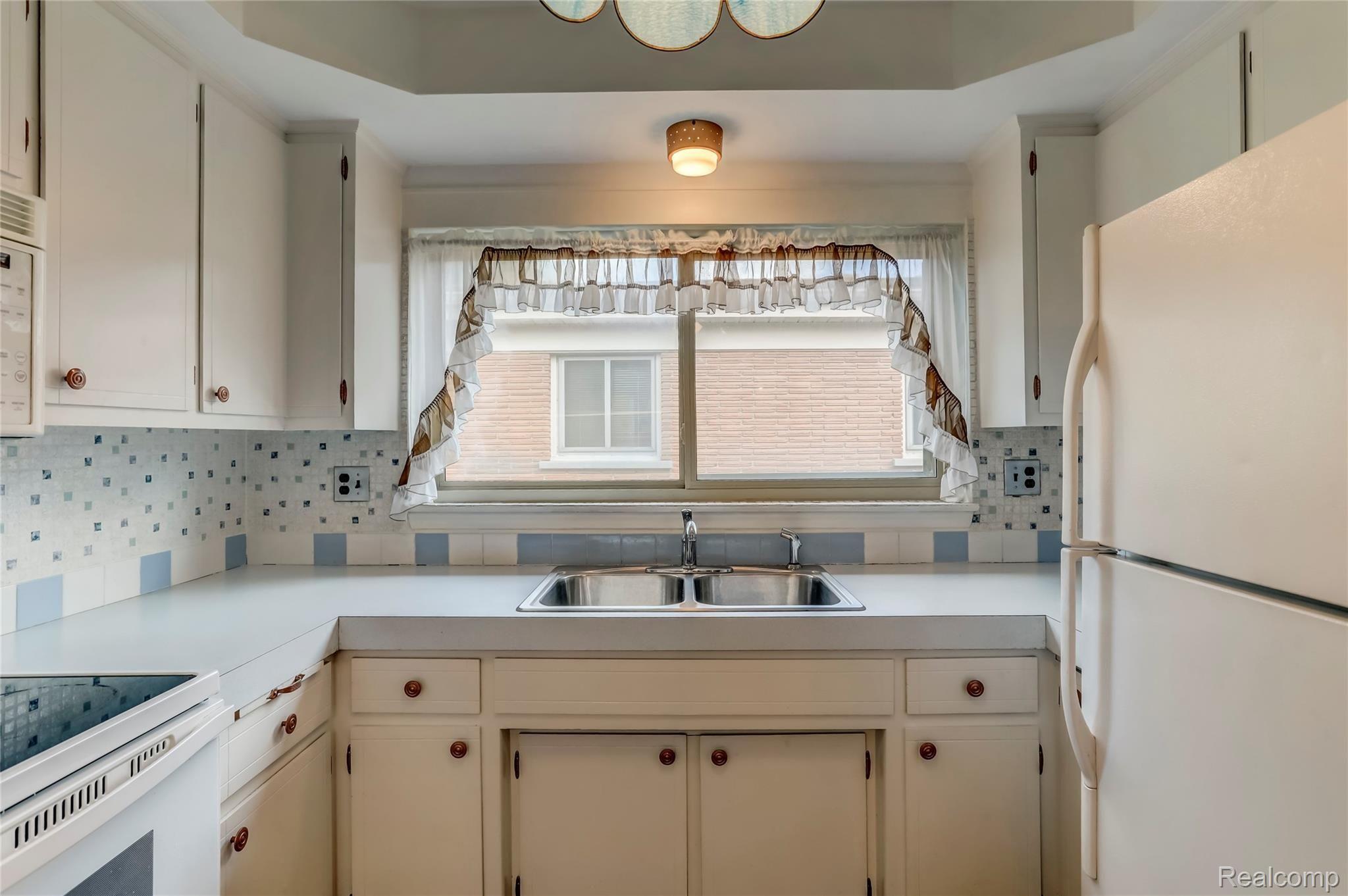 11461 Racine Road Warren, MI 48093 - Photo 4 of 29 11461 Racine Road, Warren, MI-7-FULL.jpg
