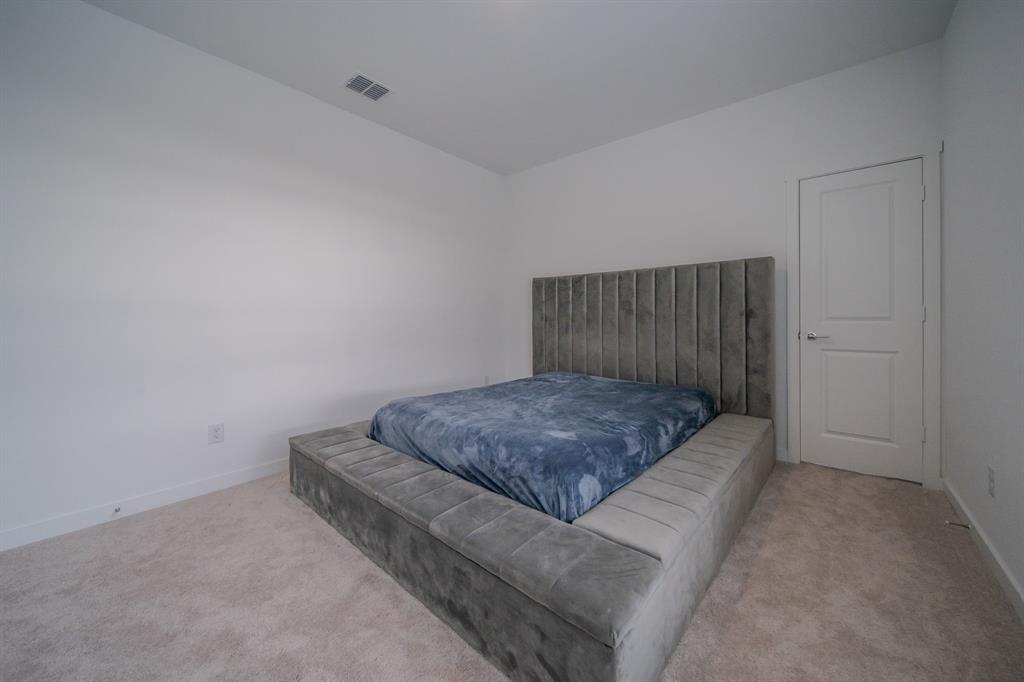 3617 Swan Shadow Mesquite, TX 75181 - Photo 13 of 21 a living room with a couch and a rug