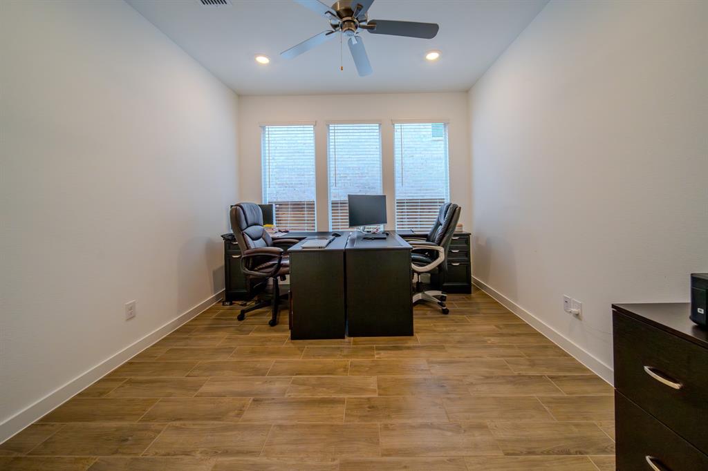 3617 Swan Shadow Mesquite, TX 75181 - Photo 15 of 21 a room with furniture and window