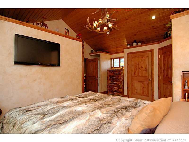 19 West Hansen Road Keystone, CO 80435 - Photo 10 of 25 Master Bedroom. Lots of storage space, great for keeping organized.
