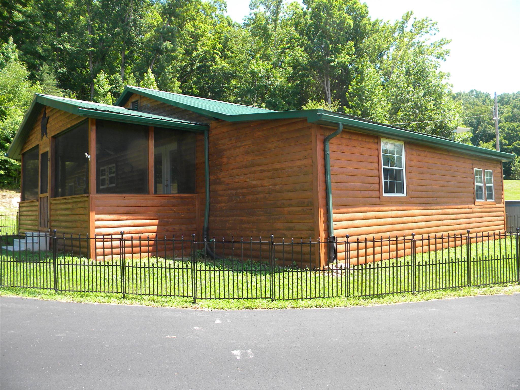 109 Scott Road Hohenwald, TN 38462 - Photo 1 of 30 Screened in porch