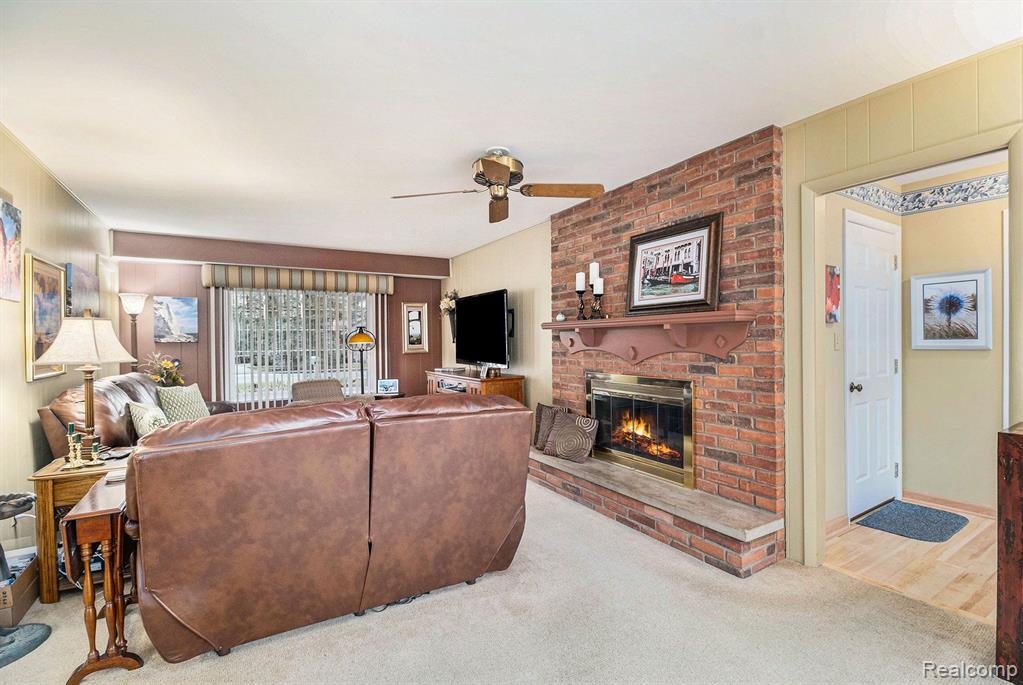 1129 Dolliver Street Rochester Hills, MI 48306 - Photo 4 of 48