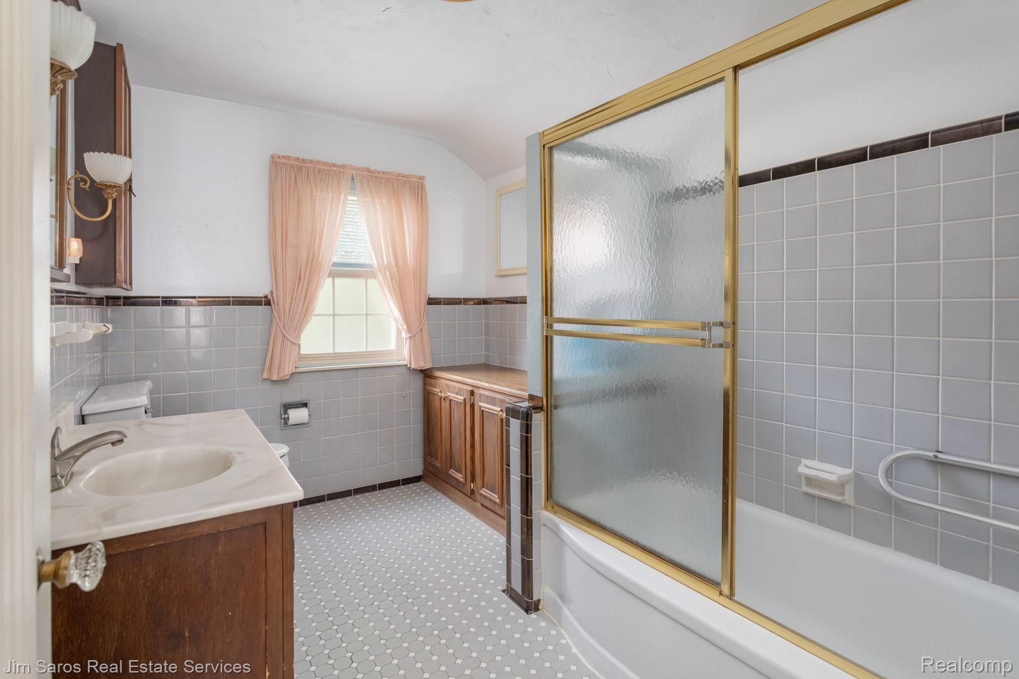 1680 Fairholme Road Grosse Pointe, MI 48236 - Photo 21 of 29 35.jpg