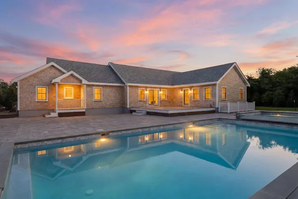 $6,895,000 | 4 Bittersweet Lane, Nantucket, MA 02554