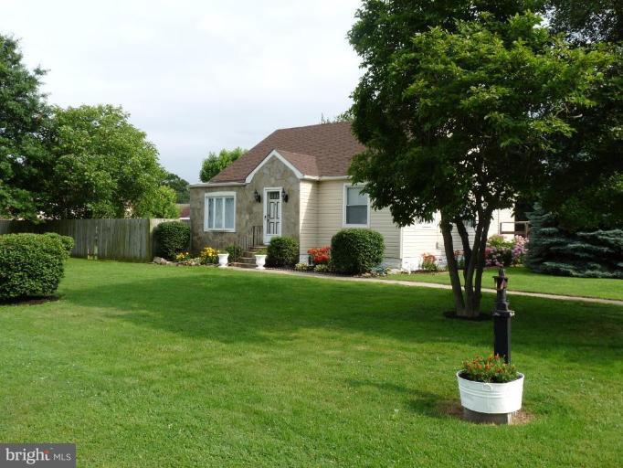 3823 North Point Road Dundalk, MD 21222 - Photo 1 of 18 Exterior (Main)