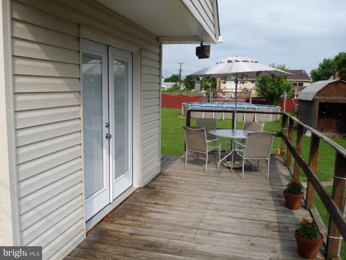 3823 North Point Road Dundalk, MD 21222 - Photo 5 of 18 Deck
