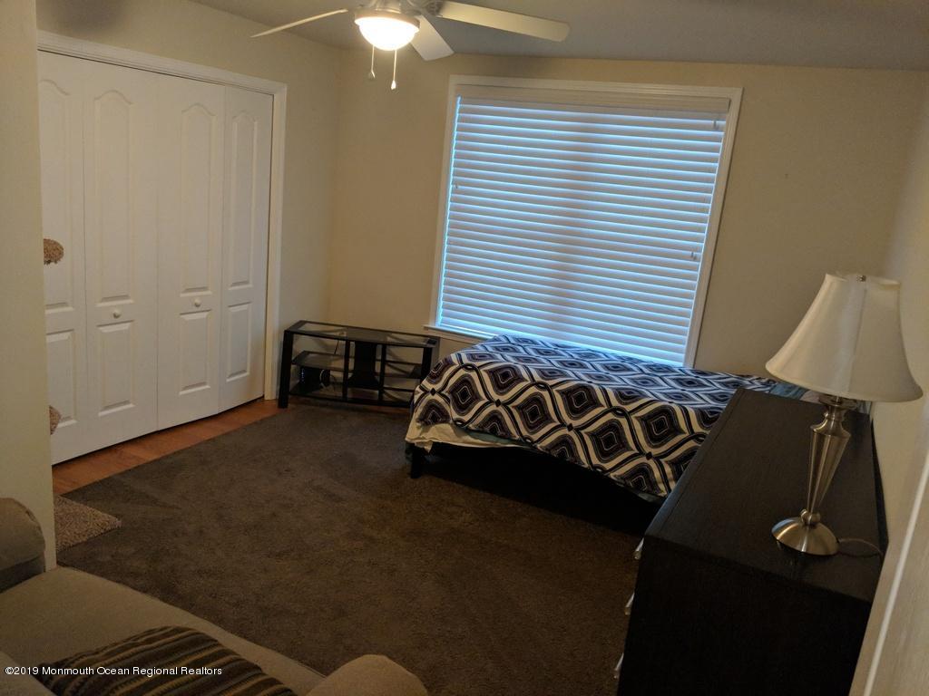 611 Riverside Drive Bayville, NJ 08721 - Photo 20 of 22 walk in closet with window